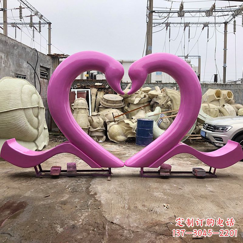 漯河玻璃钢爱心天鹅，抽象情侣拍照美陈雕塑