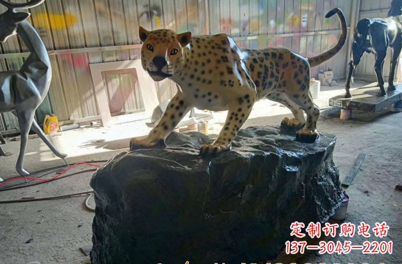 漯河玻璃钢豹子雕塑 (2)