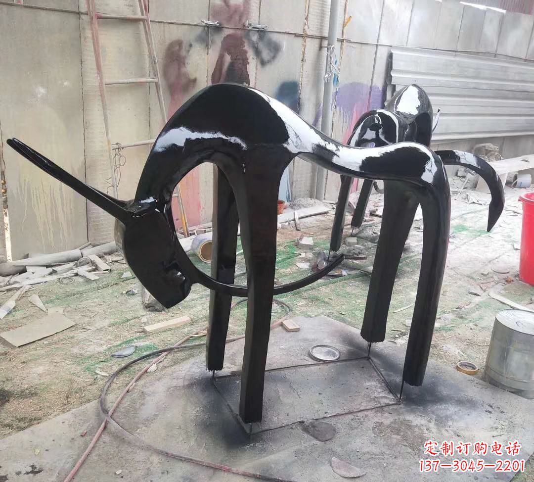 漯河玻璃钢制作的鹿雕塑——装点你的庭院
