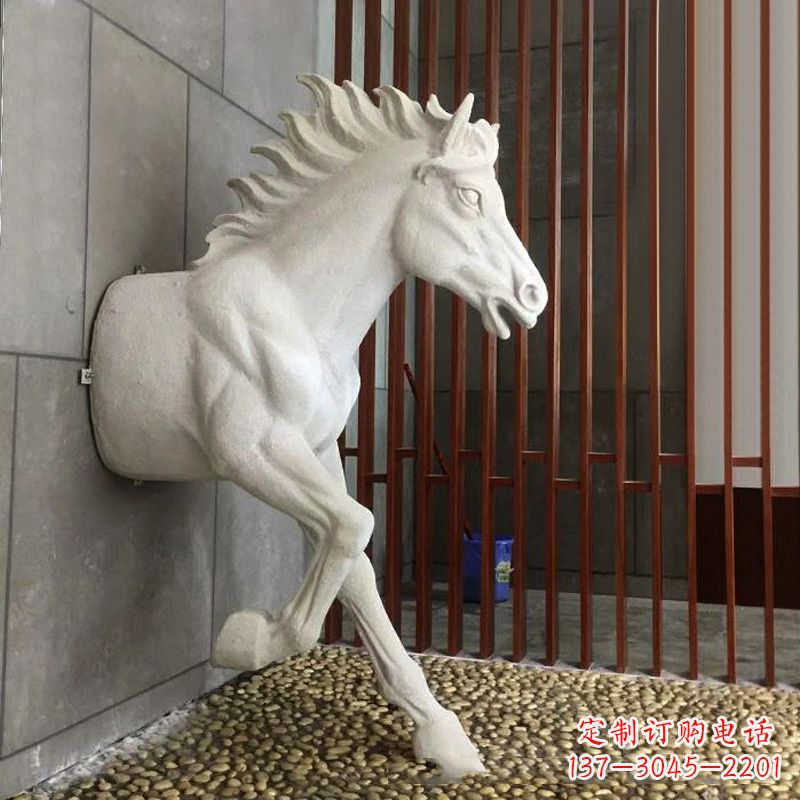 漯河玻璃钢创意马雕塑-穿墙而过的动物雕塑摆件