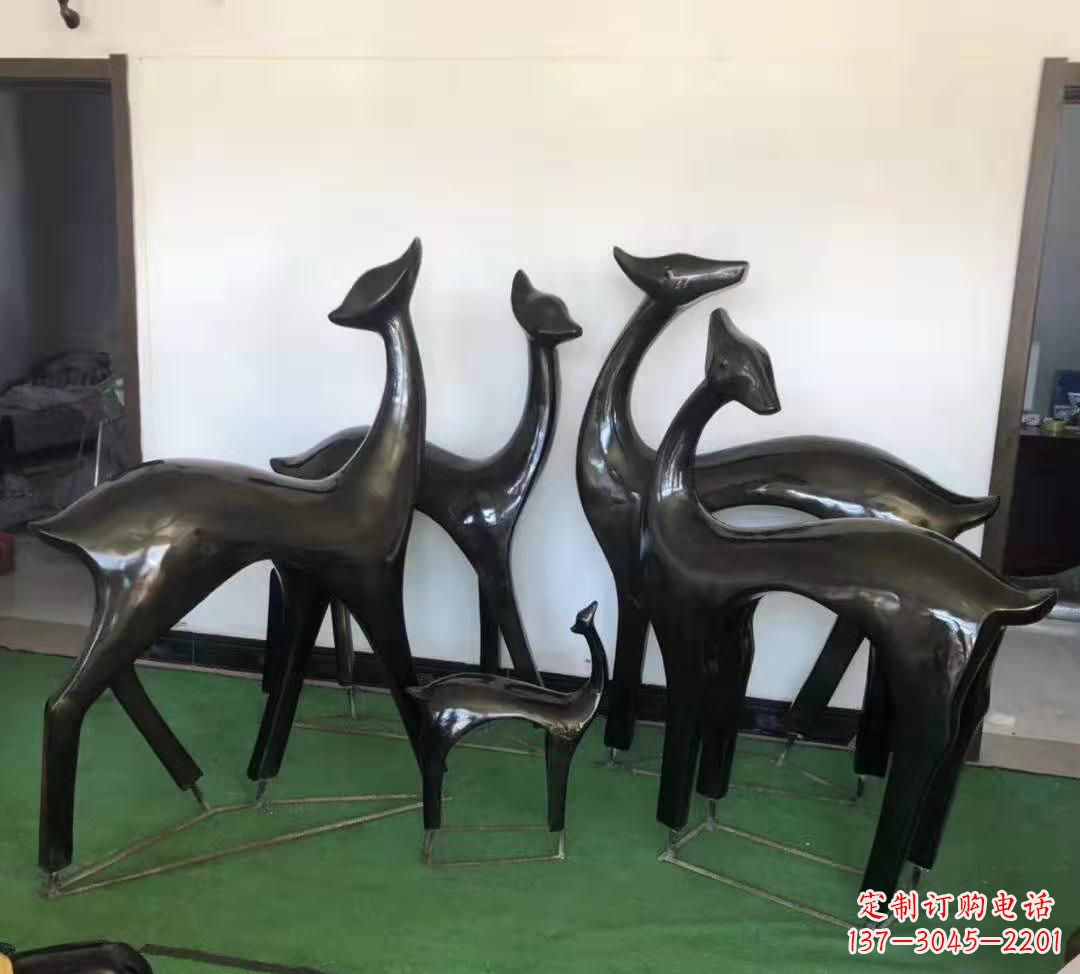 漯河玻璃钢仿铜鹿雕塑完美点缀庭院景观