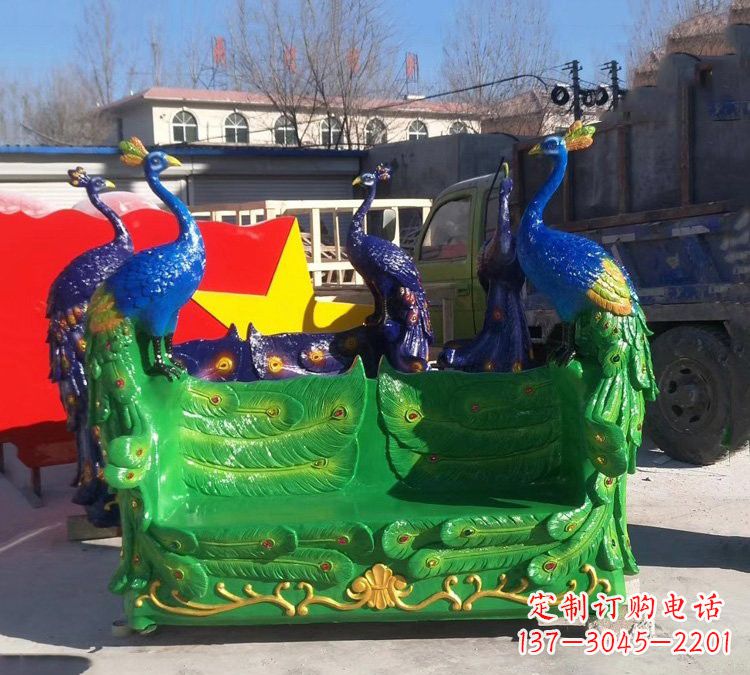 漯河玻璃钢孔雀雕塑给您带来精美的艺术体验