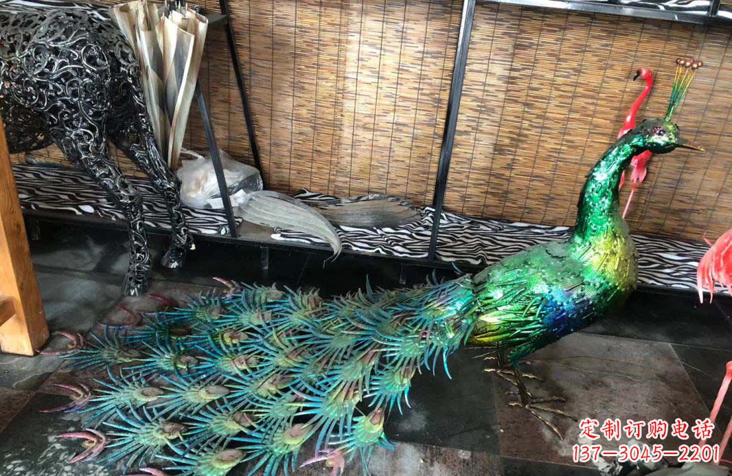 漯河不锈钢彩色景观孔雀雕塑