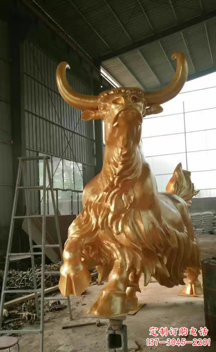 漯河不锈钢城市的钛金牦牛雕塑