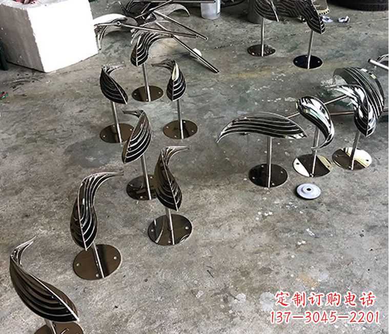 漯河不锈钢抽象动物小鱼雕塑