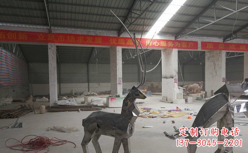 漯河不锈钢麋鹿雕塑静谧美丽的自然之美