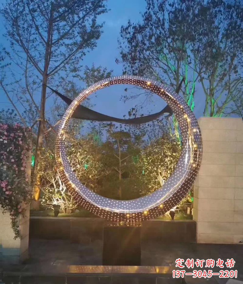 漯河不锈钢圆环雕塑艺术与环境的完美结合