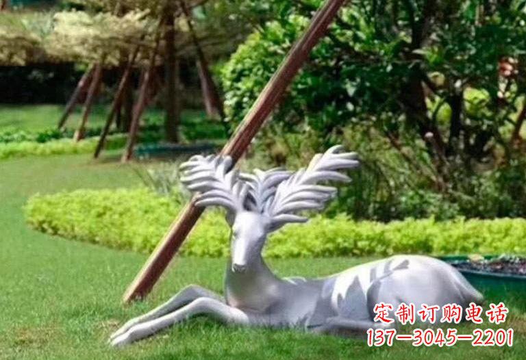 漯河不锈钢公园大角鹿雕塑精致而美丽