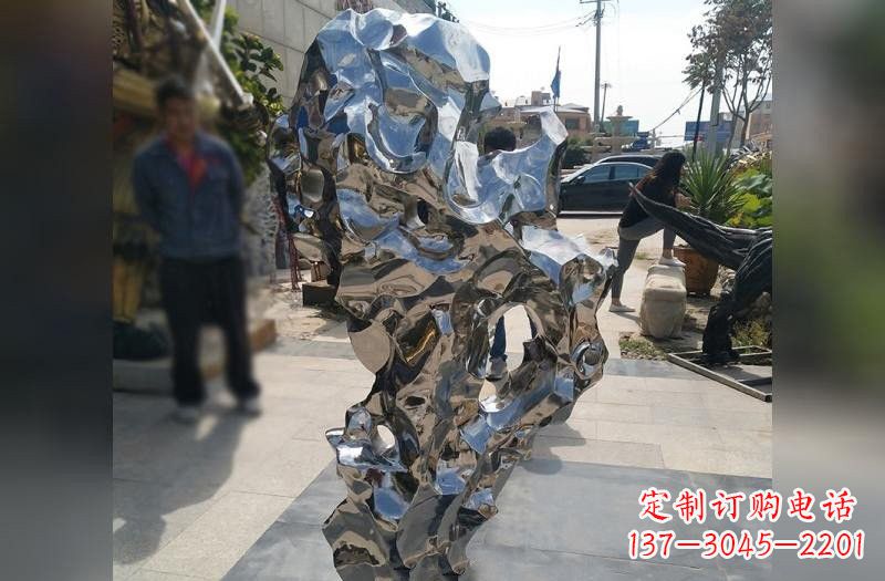 漯河太湖石雕塑——点缀不锈钢公园