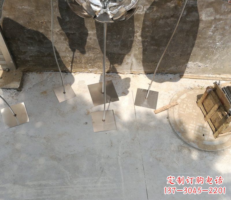 漯河不锈钢荷叶雕塑给大厅带来精致优雅