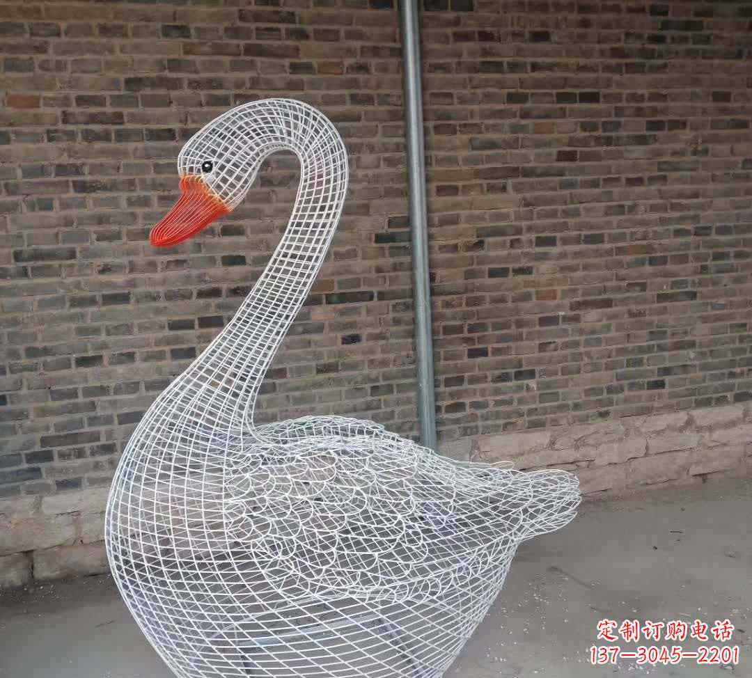 漯河不锈钢镂空天鹅雕塑精美而优雅