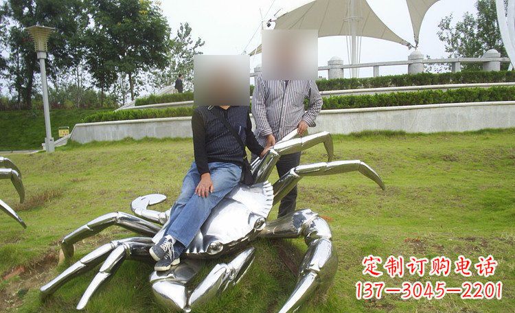漯河不锈钢螃蟹雕塑艺术美化公园环境