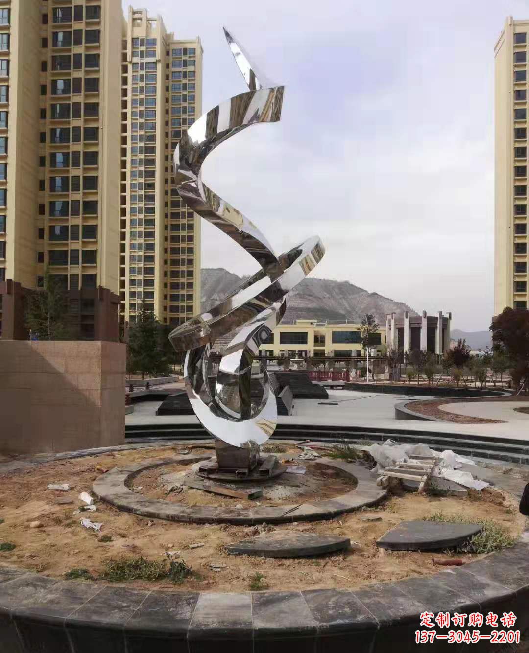 漯河飘带雕塑美化城市空间的艺术