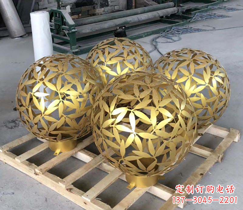 漯河不锈钢树叶镂空球的美妙景观