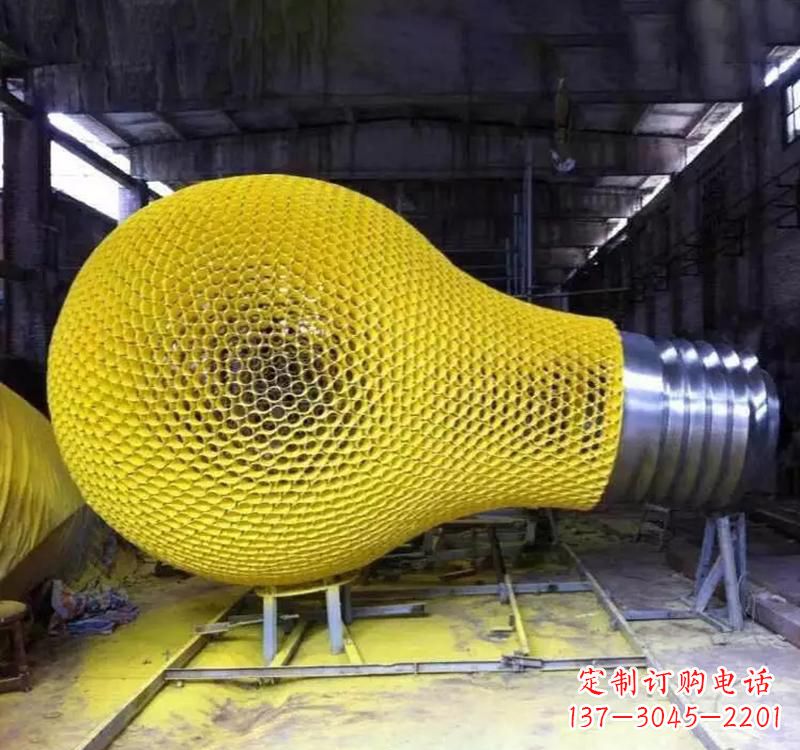 漯河不锈钢灯泡雕塑精美而又抢眼