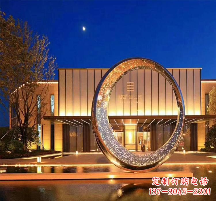 漯河不锈钢圆环雕塑给空间增添无限美感