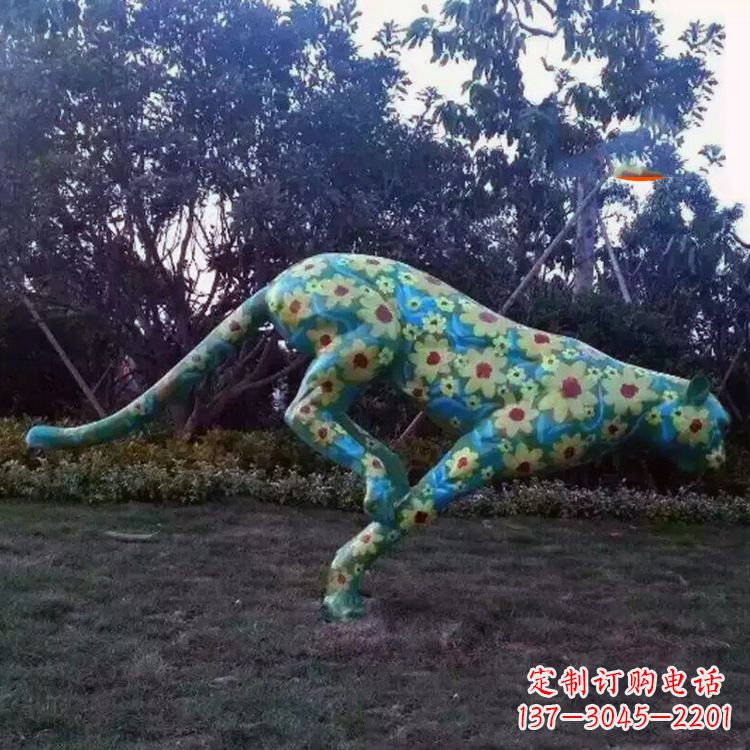 漯河玻璃钢彩绘豹子雕塑艺术与自然的完美结合