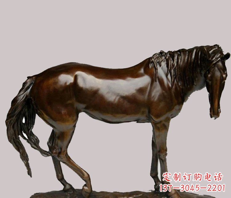 漯河草原上的动物雕塑