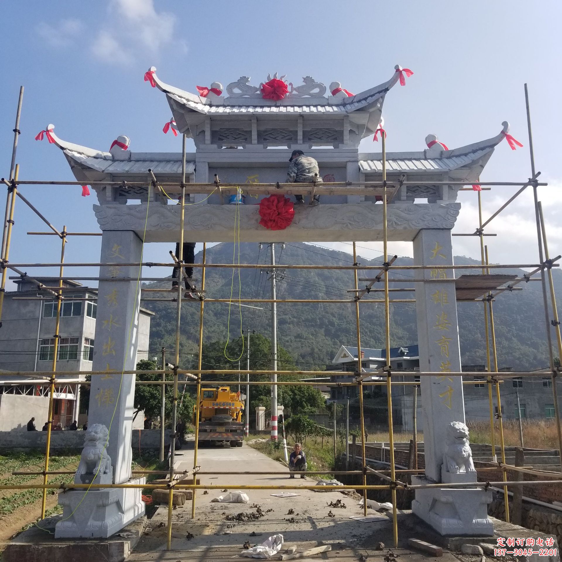 漯河精美的牌坊雕塑,点亮村口