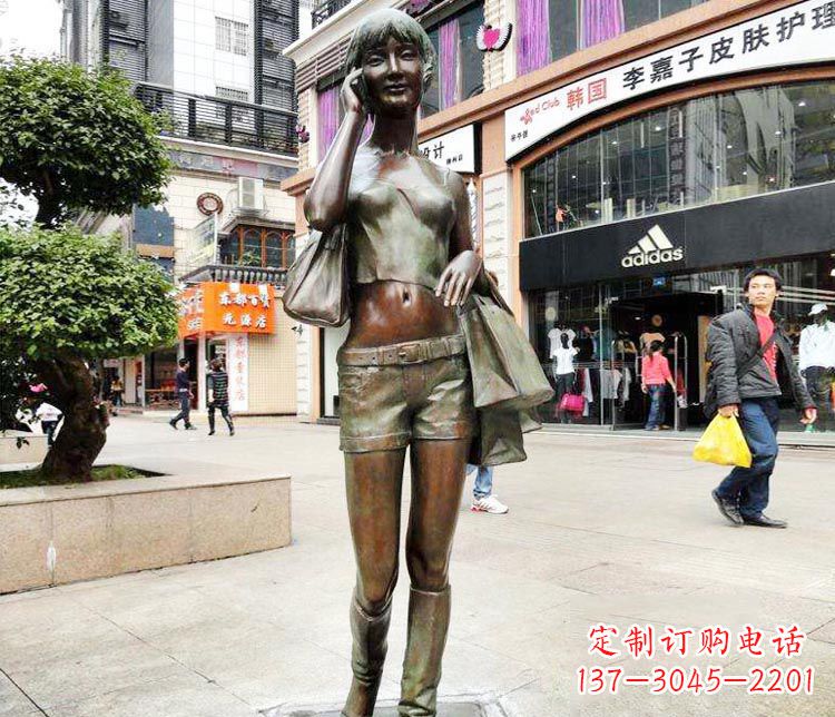 漯河打电话逛街的女孩铜雕 