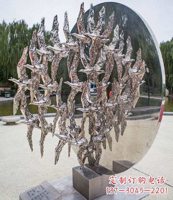 漯河欣赏鸽子轻盈的美丽——不锈钢动物鸽子雕塑