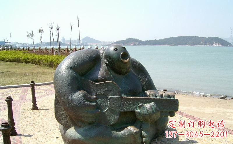 漯河音乐驻足,公园弹吉他铜雕