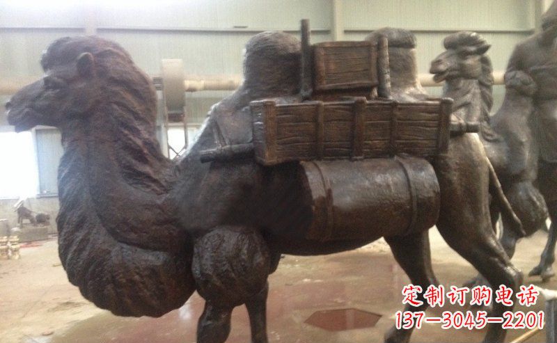 漯河驮着东西的骆驼公园动物铜雕