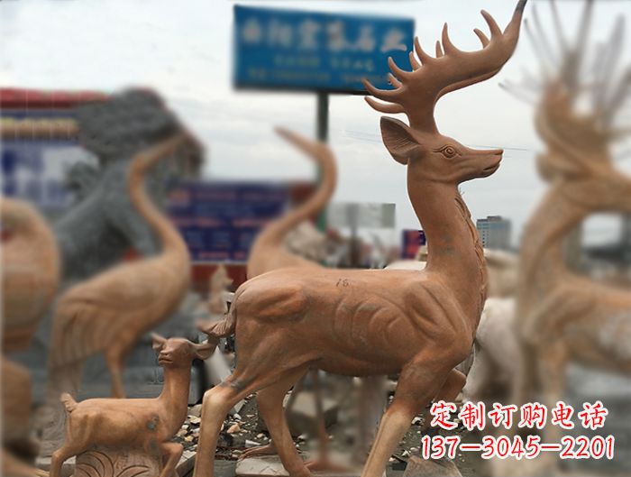 漯河晚霞红动物驯鹿公园石雕