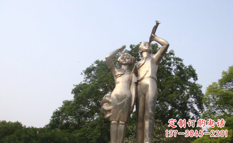漯河校园吹军号敬礼的小学生人物景观铜雕