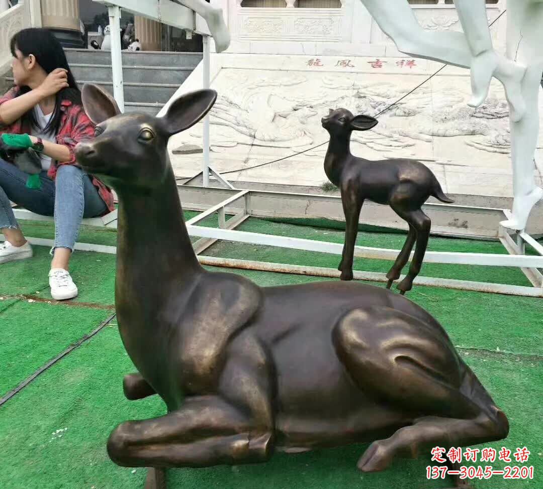 漯河铸铜广场动物鹿雕塑